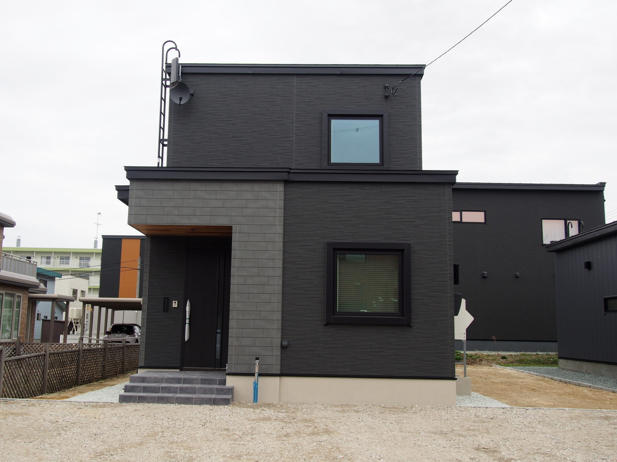 【子育て世代応援住宅　木ごこ家fit・エコ】<br />
太陽光発電パネル搭載のお家<br />
エアコン1台で年中快適な室内空間を実現する<br />
全館空調システム採用